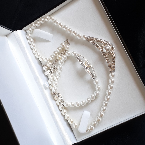 Vintage White Pearls Necklace & Bracelet Set - Picture 6 of 9